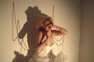 KATE PENDRY – Peepshow Marilyn: Gentlemen Prefer Dead Blondes … (2003)