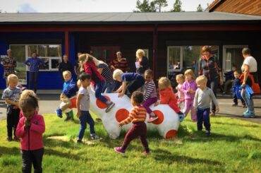 Vi gratulerer Os kommune og Sundmoen barnehage med nye kunstprosjekt!